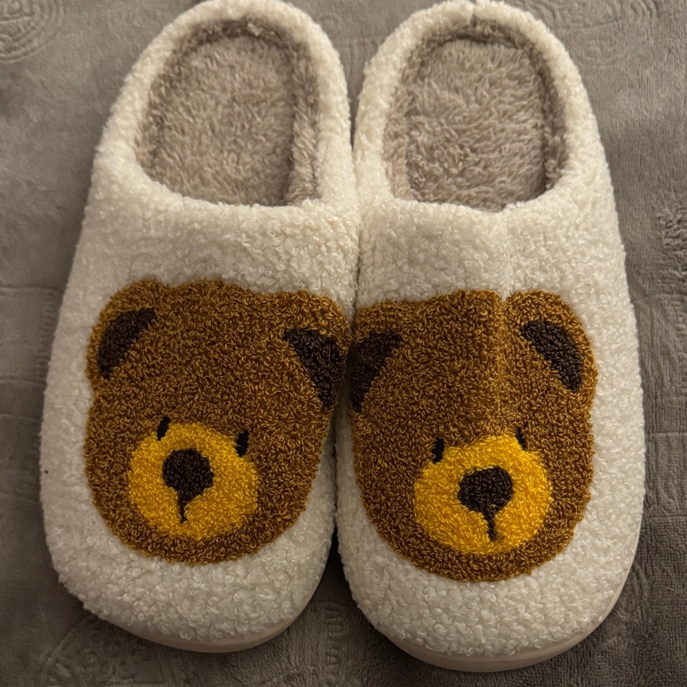 Cozy Bear Face Women’s Slippers